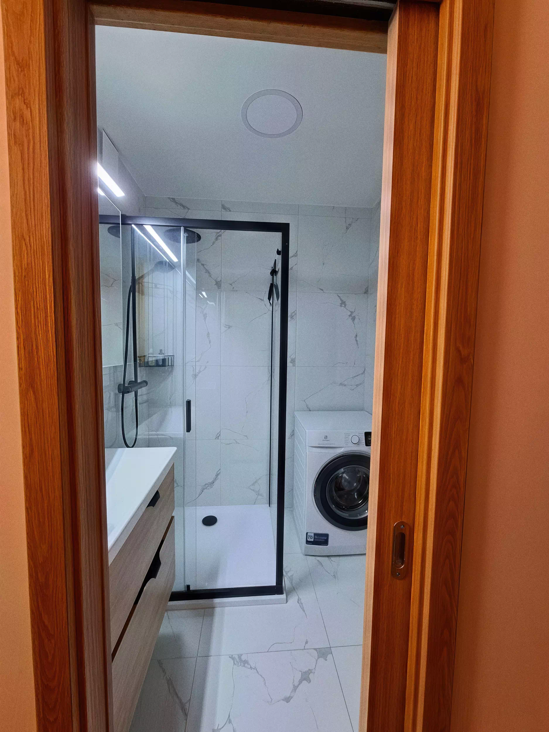 Rekonstrukce koupelny a wc - Modřany